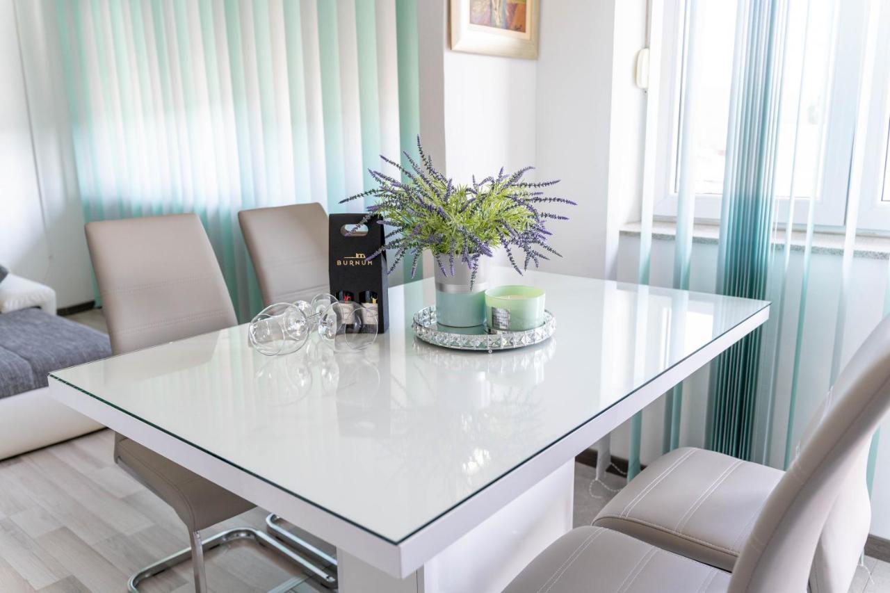 Apartman M Apartment Knin Bagian luar foto