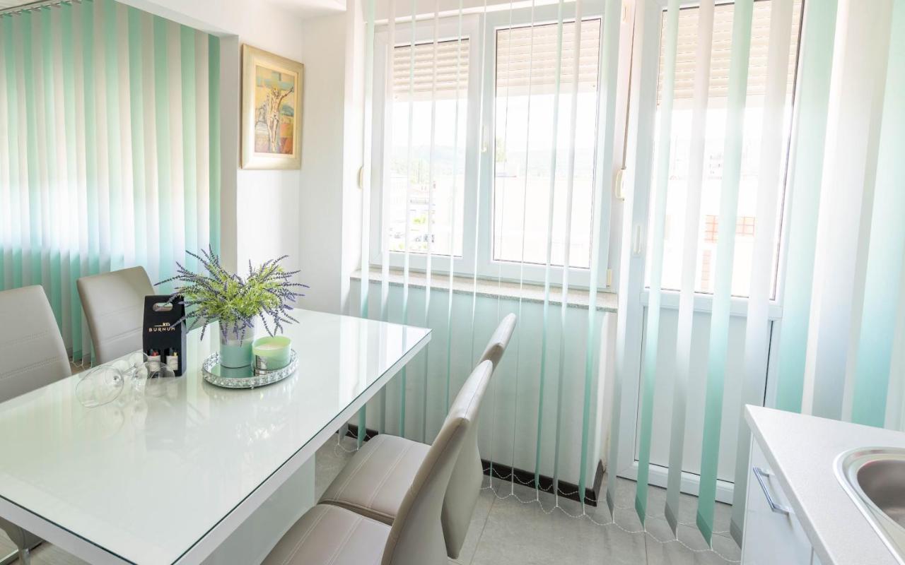 Apartman M Apartment Knin Bagian luar foto